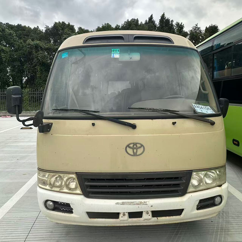 Патрыманы бензінавы аўтобус Toyota Coaster