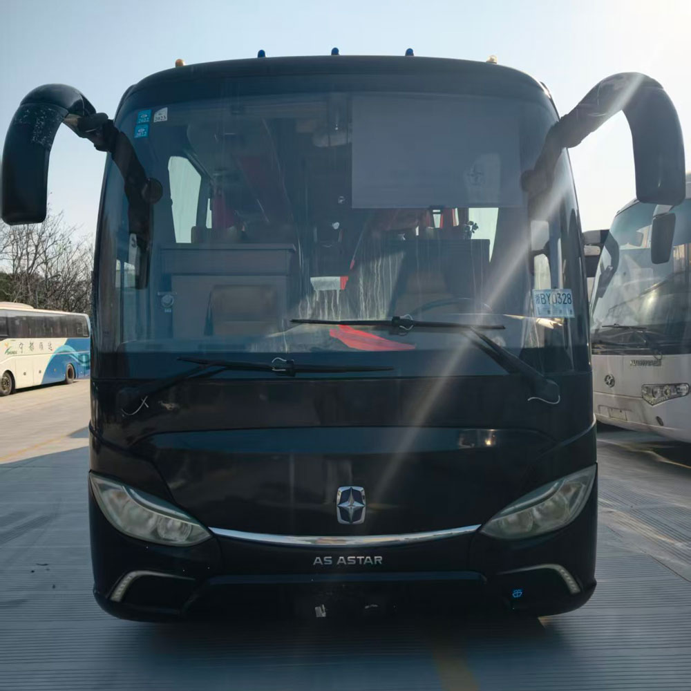 Патрыманы аўтобус Yaxing на 53 месцы з дызельным рухавіком