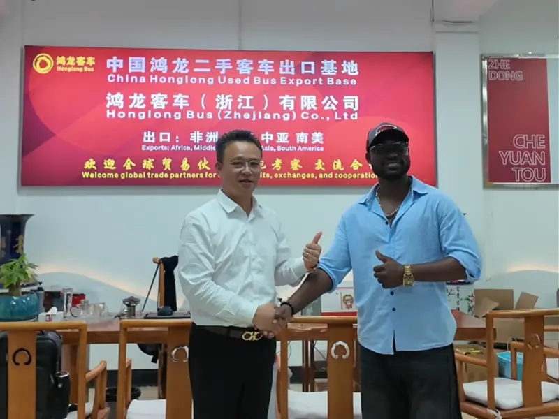 China Honglong Used Buses прымае некалькі груп кліентаў з Цэнтральнай Азіі і Афрыкі для праверкі на месцы.
