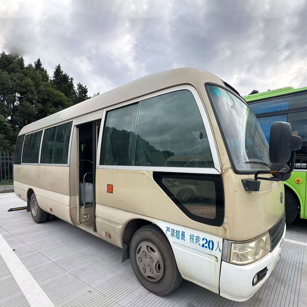 Патрыманы бензінавы аўтобус Toyota Coaster